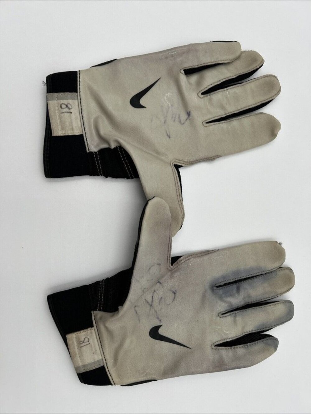 Danario Alexander #81 Autographed Gloves Missouri Tigers MU Tigers Mizzou NCAA